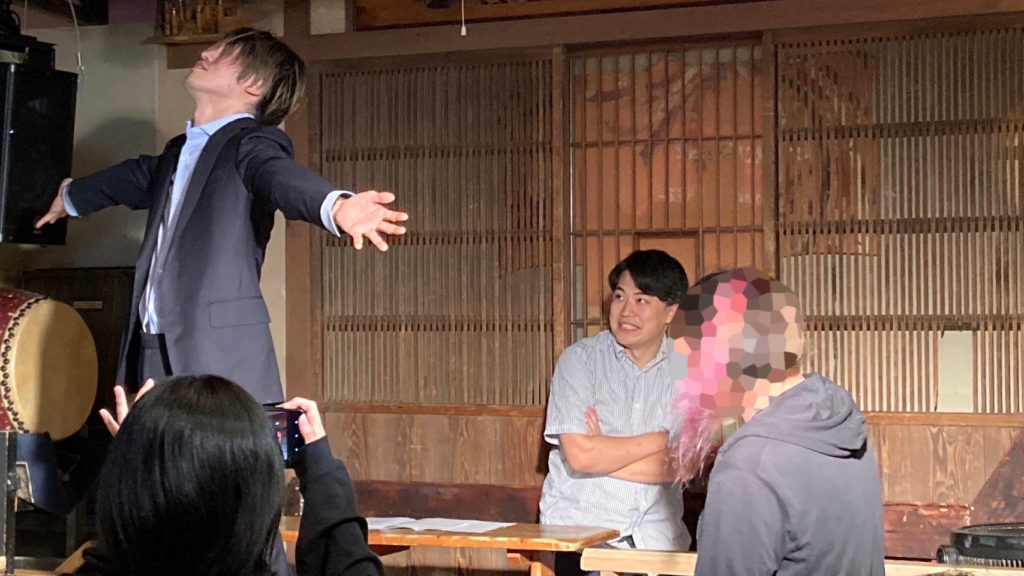 Yashiro Azuki gesturing on stage